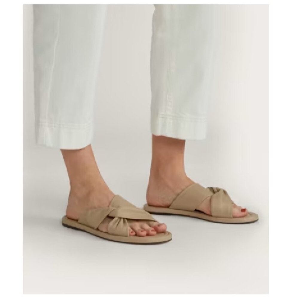 Everlane The Day Twist Sandals in Warm Khaki/Beige size 6 Flat Slip-on Leather - Picture 5 of 6